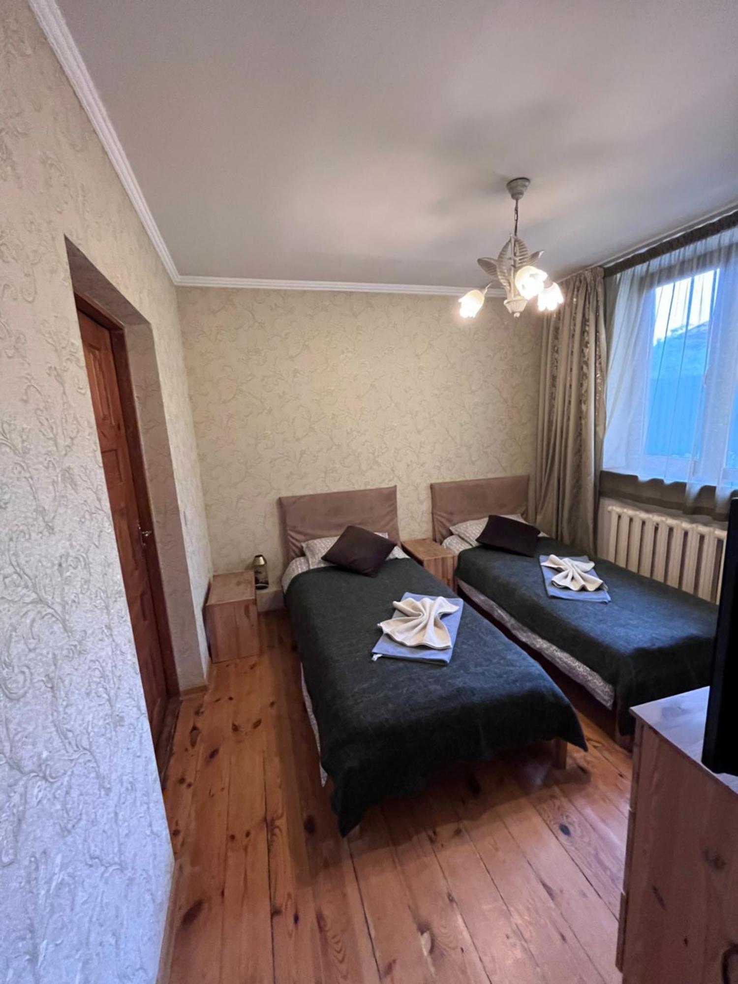 Memo'S Boutique Guesthouse Karakol Bagian luar foto